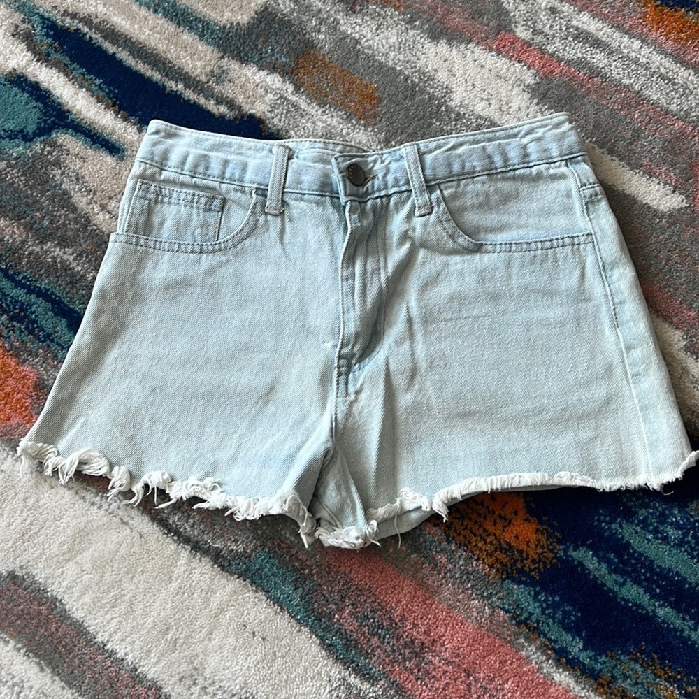FOREVER 21 Light Wash Cut Off Jean Shorts